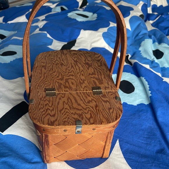 Rustic, vintage, handmade picnic basket. - Picture 4 of 9